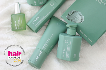 Δημιούργησε υπέροχες μπούκλες χωρίς κόπο με το Βραβευμένο Προϊόν για το 2024 CURLICUE Curl Balm της Davroe!